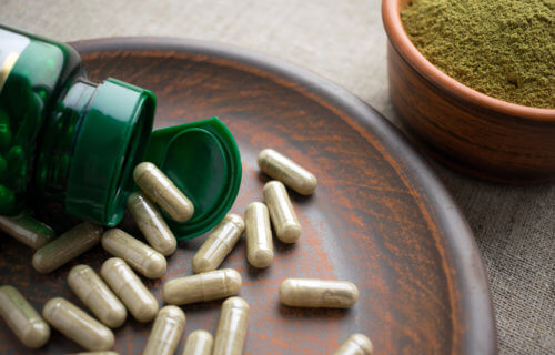 Green tea extract supplement pills